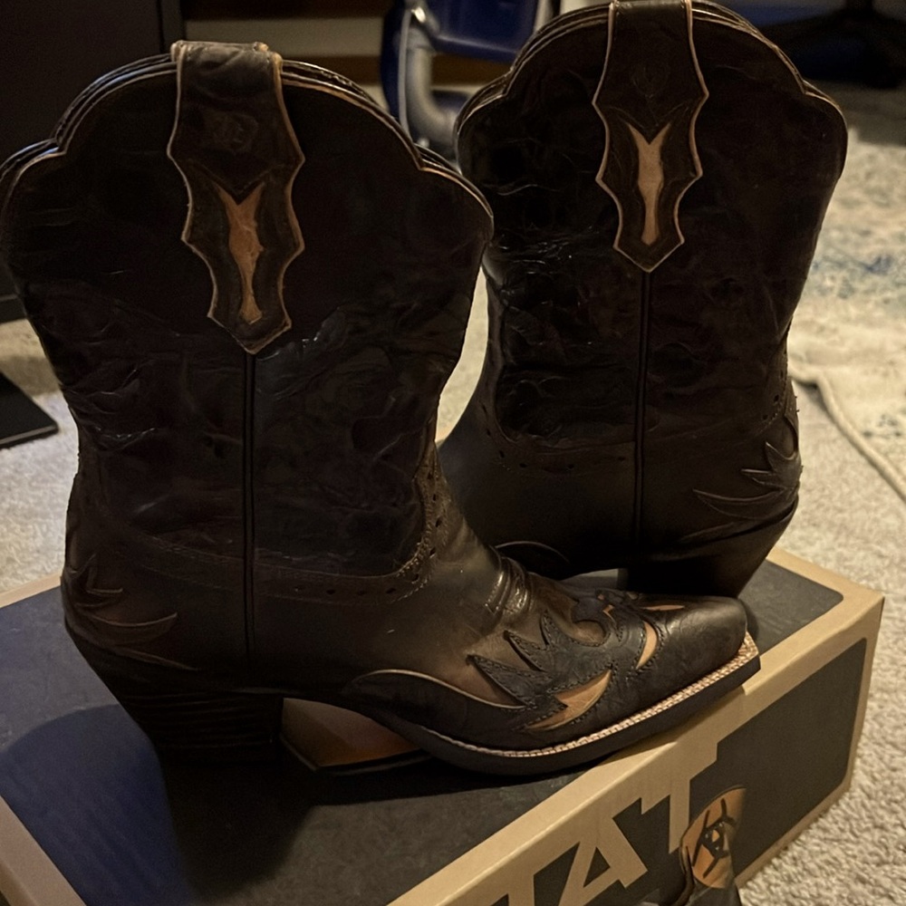 Ariat Dahlia boots